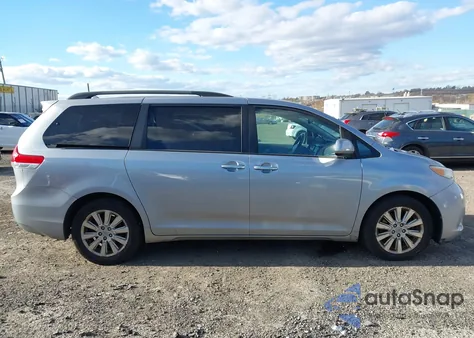 2012 Toyota Sienna Xle 7 Passenger z USA, uszkodzony, nr VIN 5TDDK3DC2CS030751